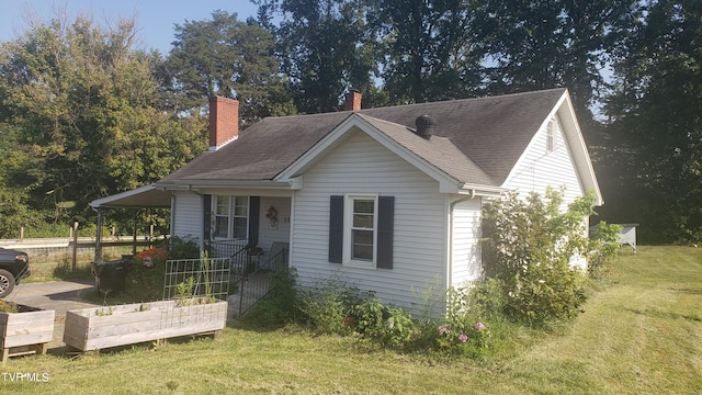 bungalow-style house featuring a front lawn