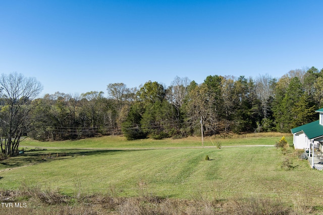 view of yard featuring a rural view