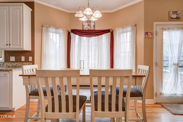 dining space featuring a chandelier, crown molding, light hardwood / wood-style floors, and plenty of natural light