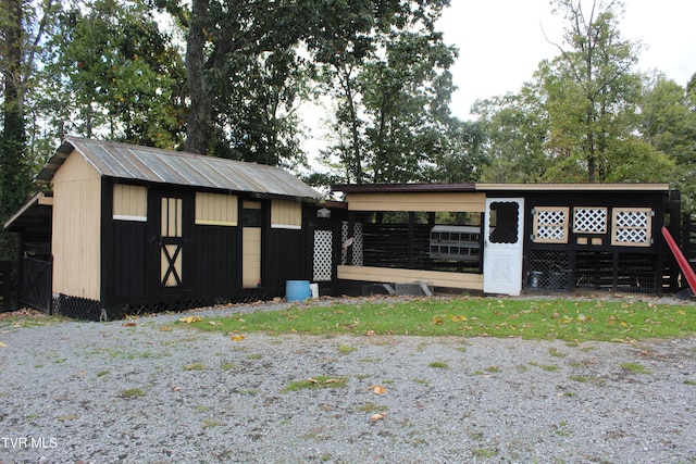 exterior space featuring a storage shed