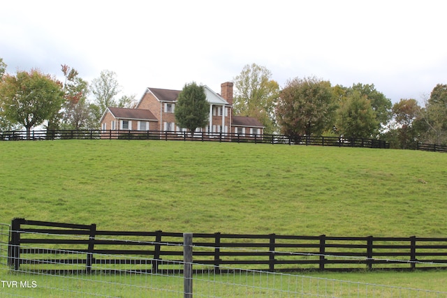 view of yard featuring a rural view