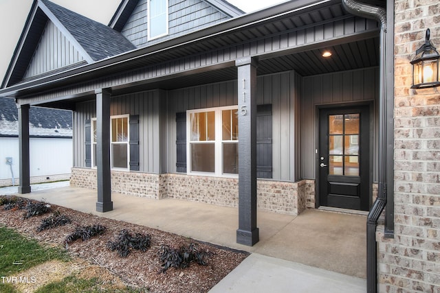 property entrance with covered porch