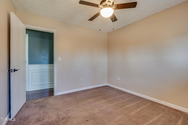 empty room featuring carpet flooring, a textured ceiling, and ceiling fan