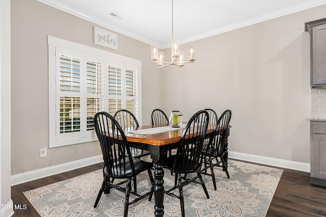 dining space featuring dark wood-type flooring, a notable chandelier, and crown molding