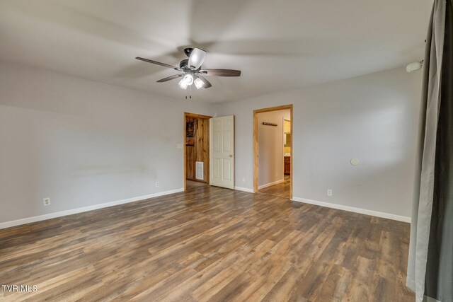 empty room with dark wood-type flooring and ceiling fan