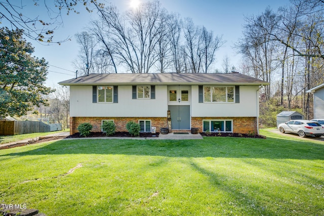 split foyer home featuring a front lawn