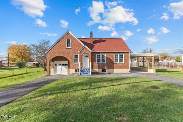 view of front of property featuring a front yard and a carport