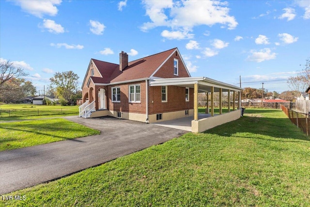 view of side of property featuring a yard