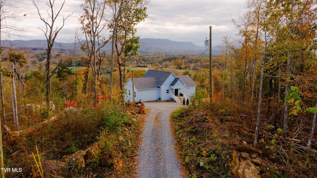 birds eye view of property featuring a mountain view