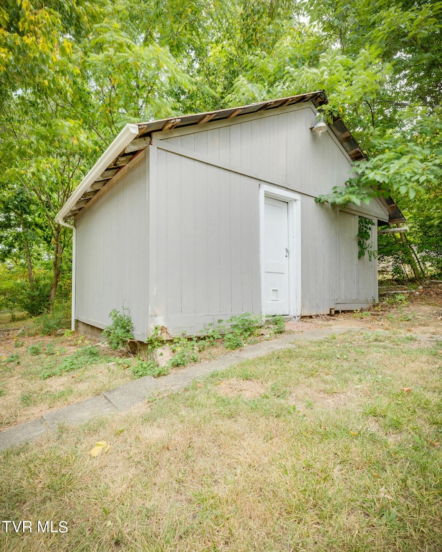 view of outdoor structure featuring a lawn