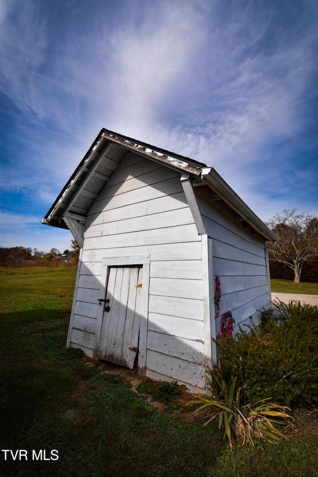 view of outbuilding featuring a yard