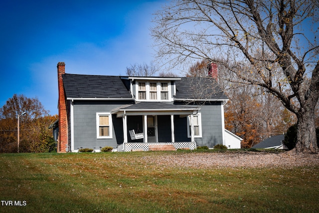 view of front of property featuring a front lawn and covered porch