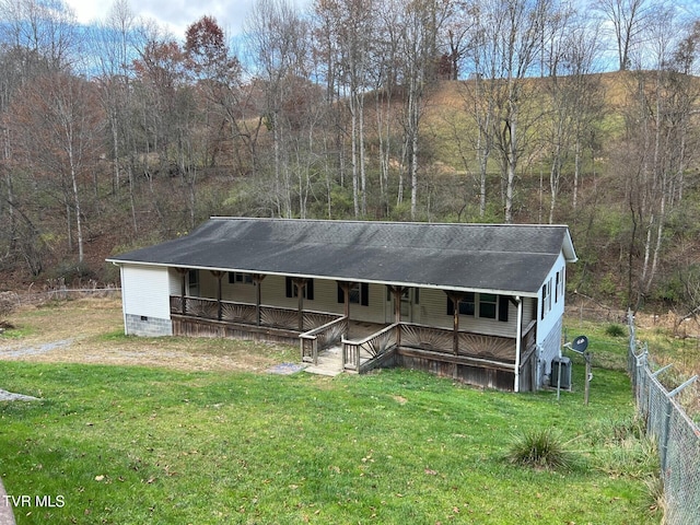 view of front facade with a front yard and a porch