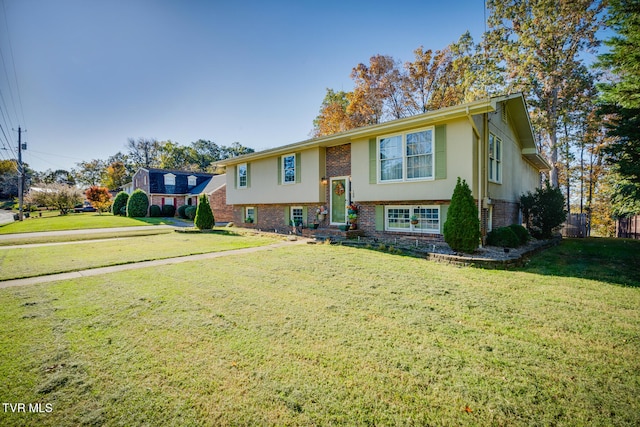 split foyer home featuring a front lawn