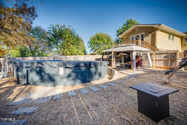 view of swimming pool