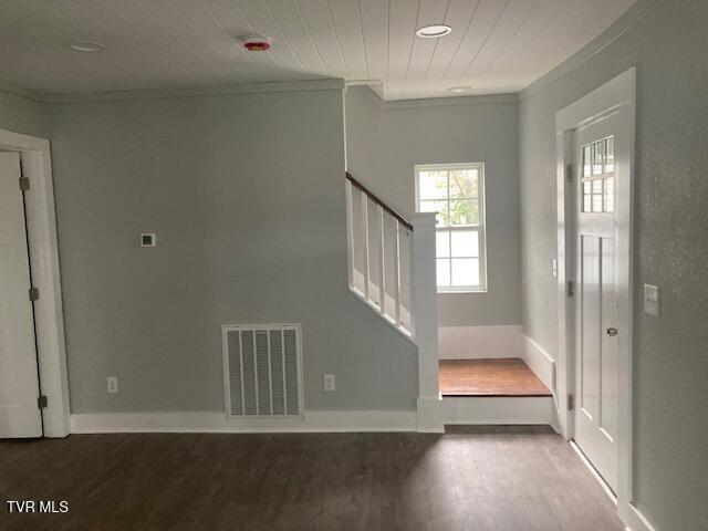 foyer entrance featuring hardwood / wood-style flooring and crown molding