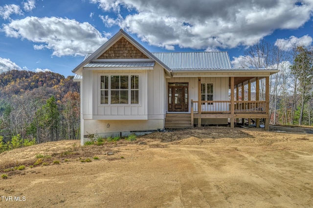 view of front of property featuring a porch