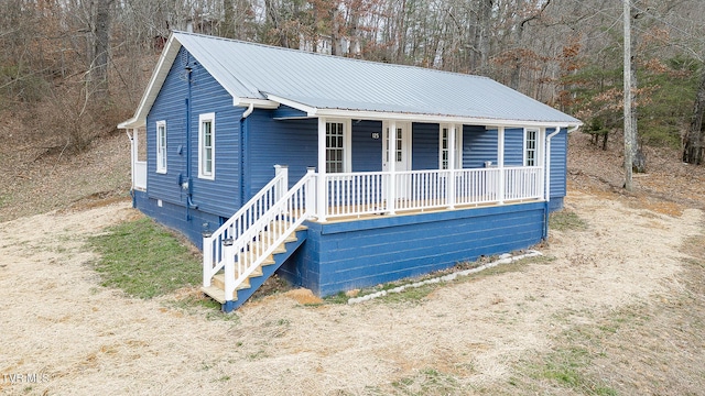 view of front of property featuring covered porch