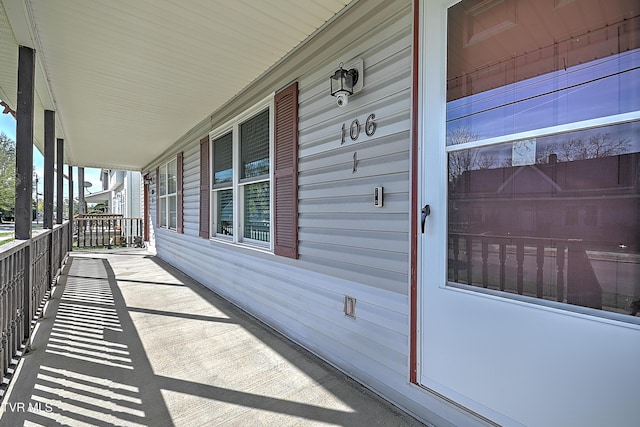 106 W Chilhowie Ave Unit 1, Johnson City, TN 37604 - view of porch