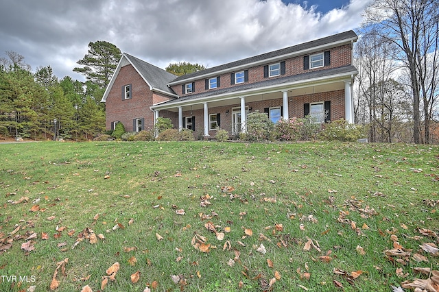 view of front of home with a front lawn