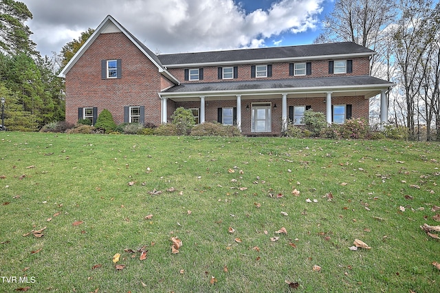 view of front of property with a front yard