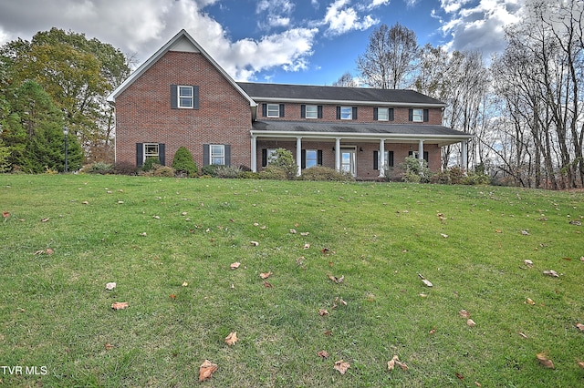 view of front of home featuring a front yard