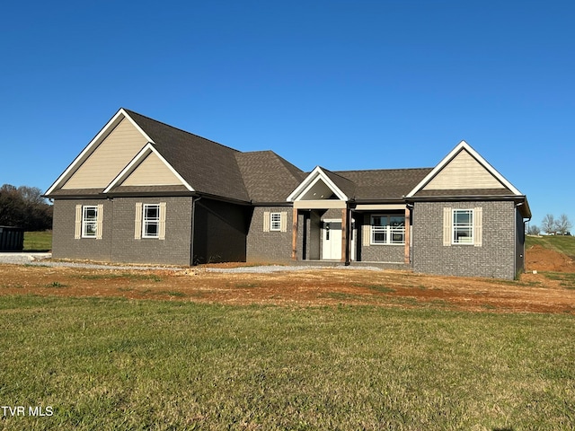 view of front of home featuring a front yard