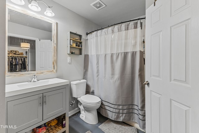 bathroom with vanity, toilet, and curtained shower