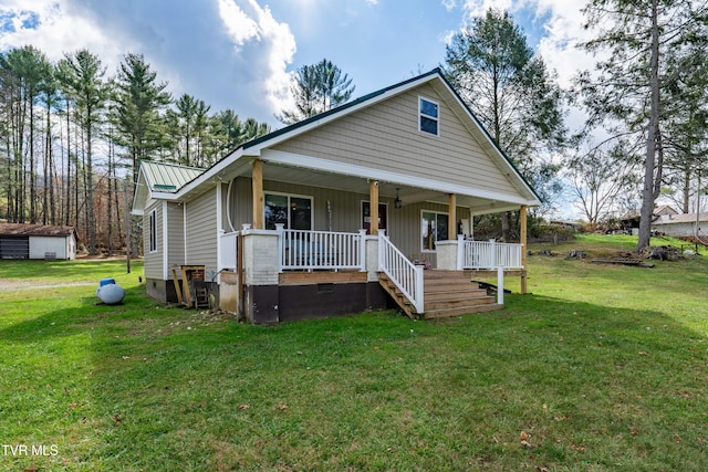 view of front of property featuring a porch and a front lawn