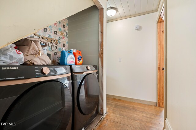 laundry room featuring light wood-type flooring and washing machine and dryer