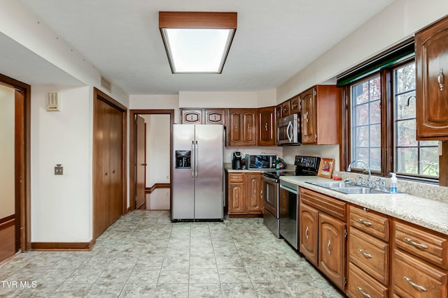 8 Crown Cir, Kingsport, TN 37660 - kitchen with appliances with stainless steel finishes, a sink, light countertops, and baseboards