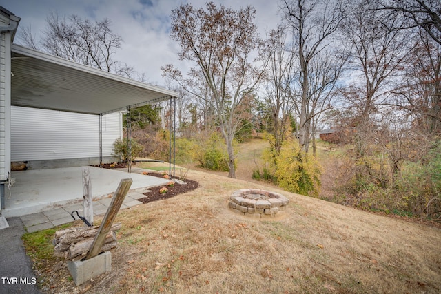 view of yard featuring an outdoor fire pit