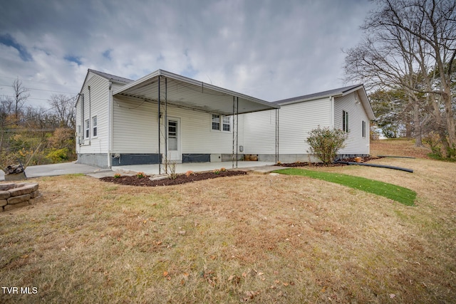 exterior space featuring a lawn