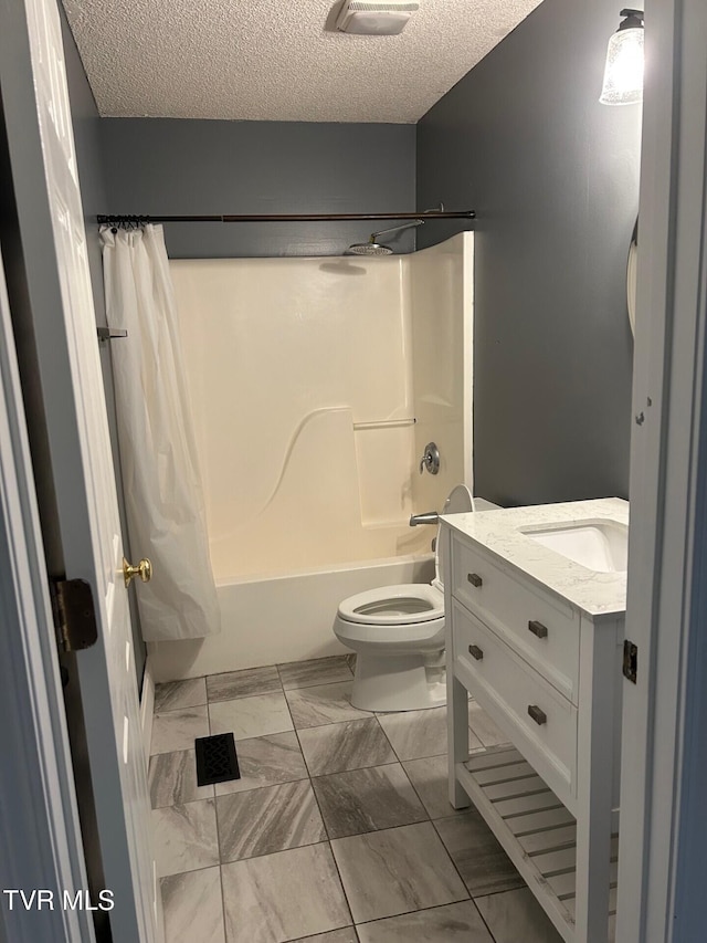 152 Gray Station Rd Unit 18, Gray, TN 37615 - bathroom featuring shower / bath combo, a textured ceiling, and vanity