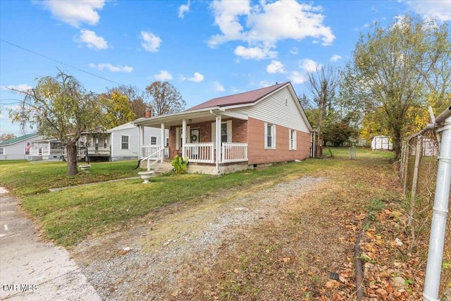 view of front of house with covered porch and a front lawn