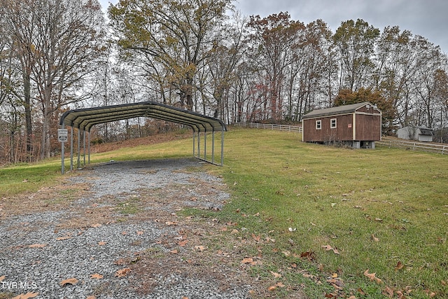 view of yard with a shed