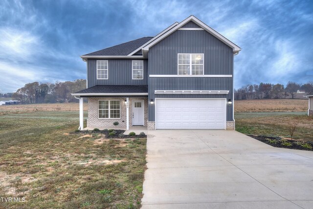 view of front facade with a garage and a front yard