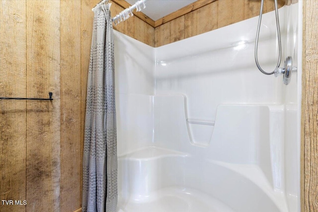 bathroom featuring a shower with curtain