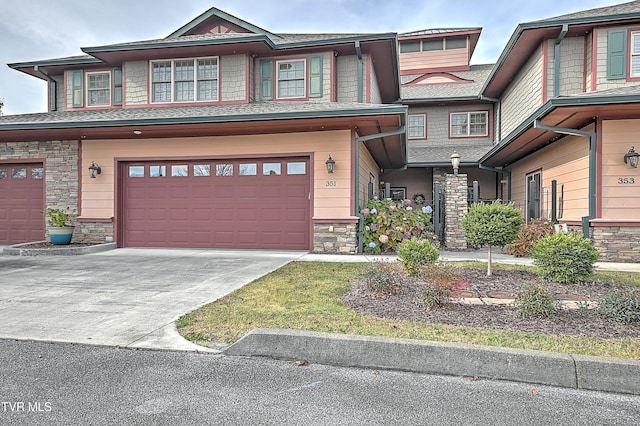 view of front facade featuring a garage