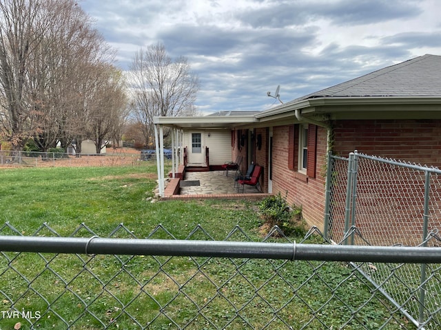 view of yard featuring a patio