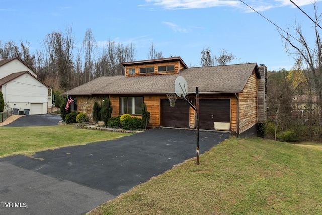 view of front of house featuring a garage and a front yard