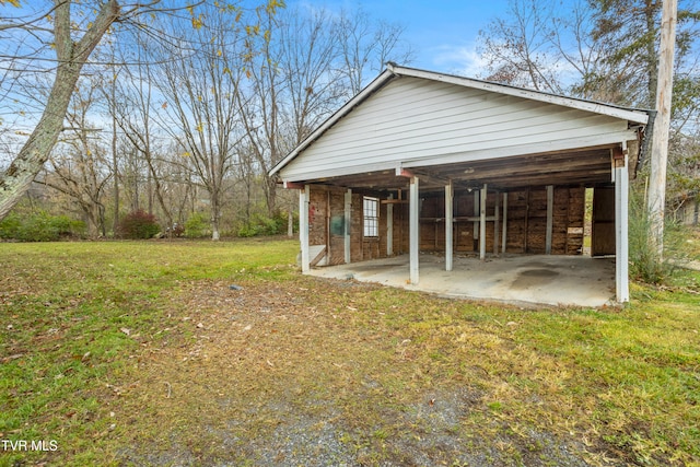 exterior space featuring an outdoor structure and a yard