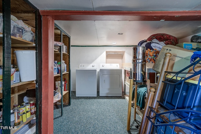 washroom featuring carpet flooring and independent washer and dryer