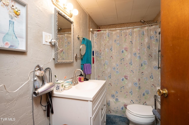 full bathroom featuring shower / tub combo, vanity, and toilet