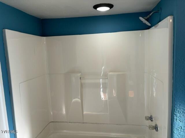 911 Russell St, Bristol, VA 24201 - bathroom with  shower combination