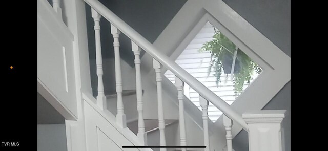 911 Russell St, Bristol, VA 24201 - view of stairs