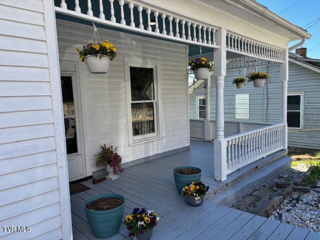 911 Russell St, Bristol, VA 24201 - view of wooden deck