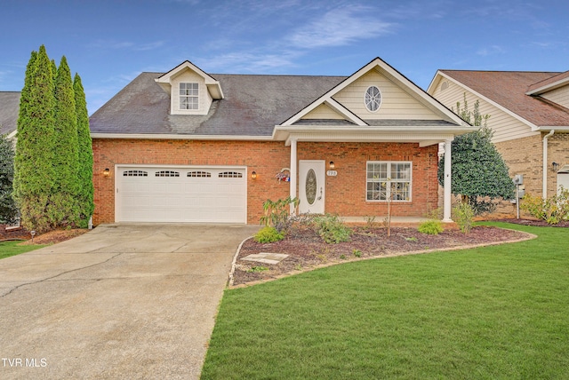 view of front facade featuring a front lawn