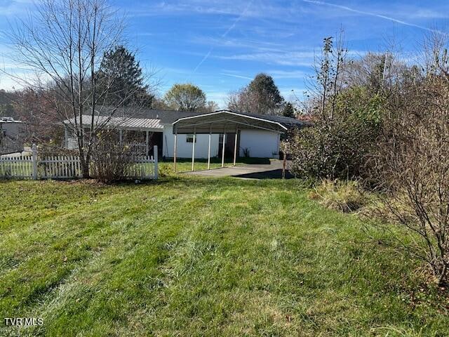 view of yard featuring a carport