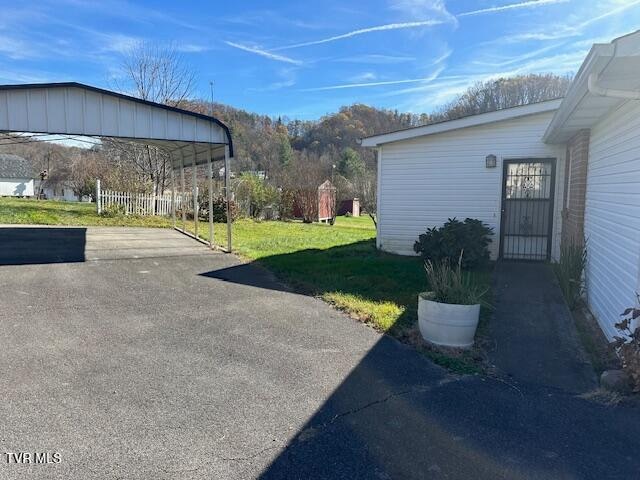 view of yard featuring a carport